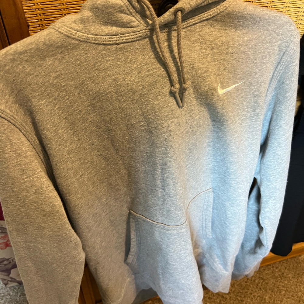 Nike Men's Light Gray Pullover Hoodie